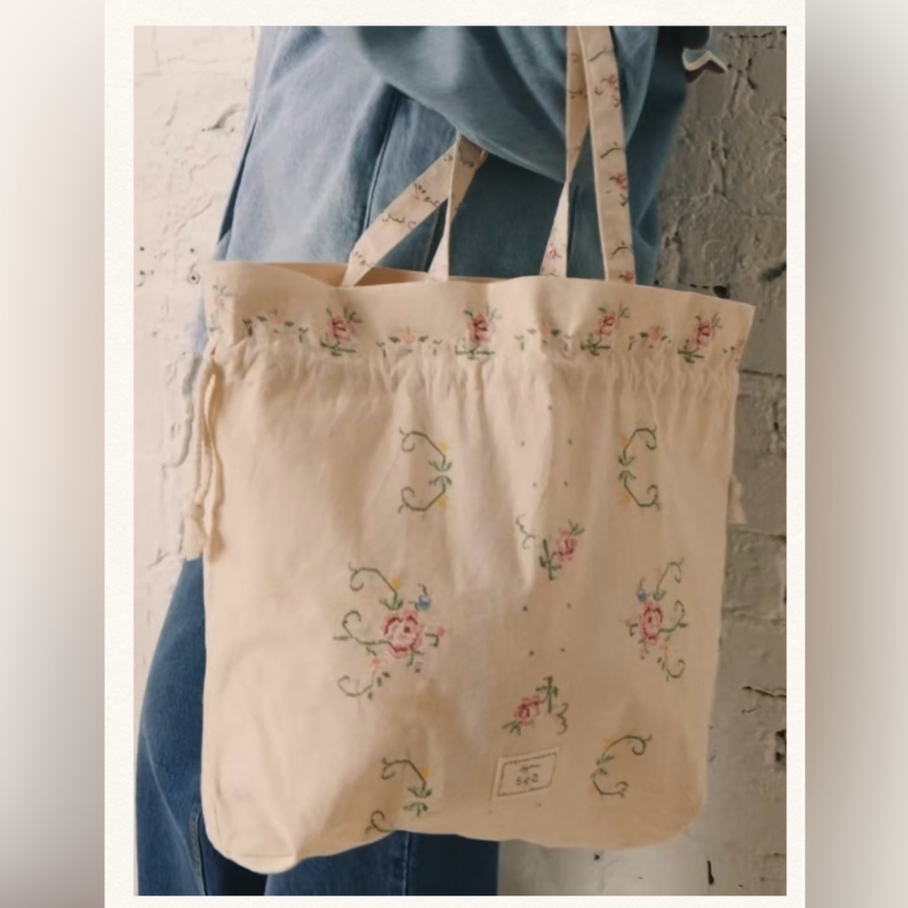 Sezane & Sea Totebag. Cream embroidery